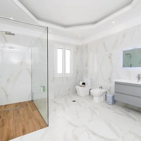 Lägenhetshotell Christianna Free Parking Vlorë