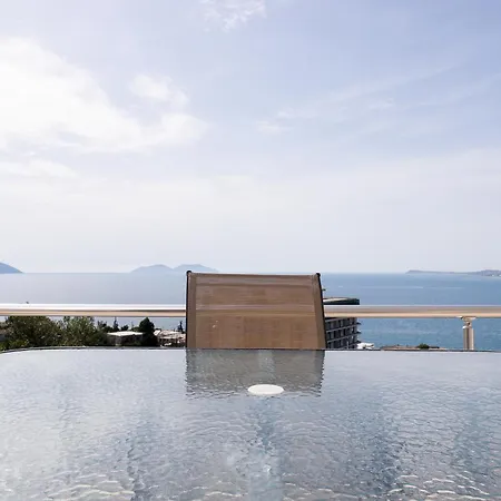 Christianna Free Parking Vlorë