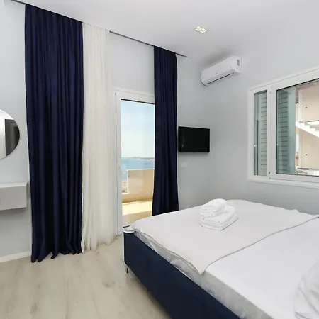 Christianna Free Parking 3* Vlorë