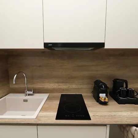 Christianna Free Parking Vlorë