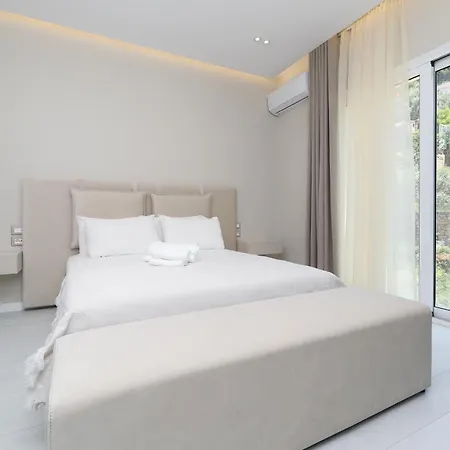 Christianna Free Parking 3* Vlorë