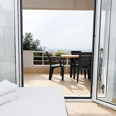 Christianna Free Parking 3*