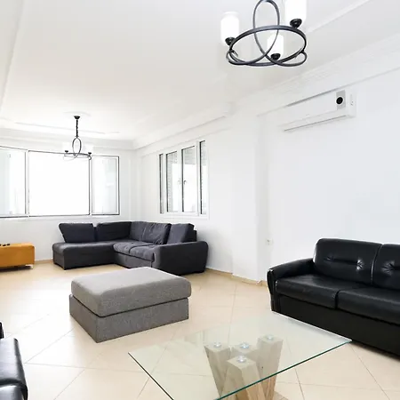 Christianna Free Parking Vlorë