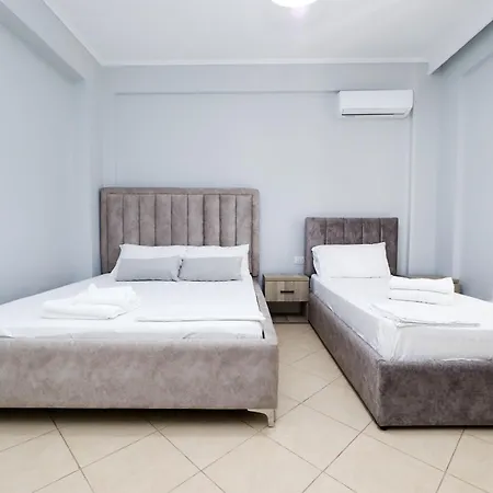 Christianna Free Parking Apartmanhotel Vlora