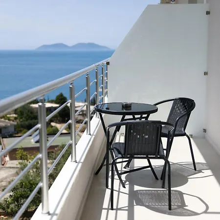 Christianna Free Parking 3* Vlorë