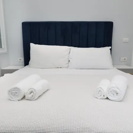 Christianna Free Parking 3* Vlorë