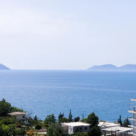 Christianna Free Parking 3* Vlorë