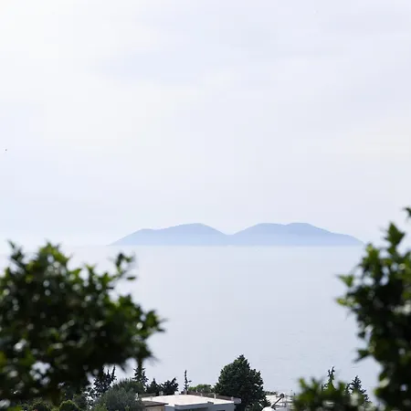 Christianna Free Parking Vlorë