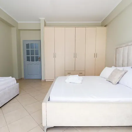 Christianna Free Parking Apartmanhotel Vlora