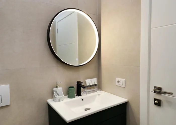 Christianna Free Parking Vlorë