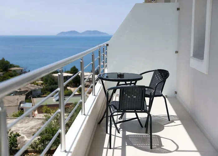 Christianna Free Parking 3* Vlorë