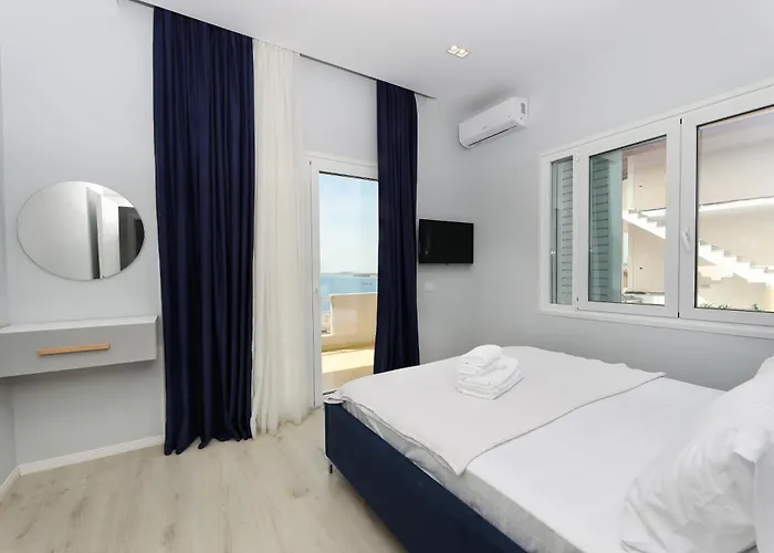 Christianna Free Parking 3* Vlorë