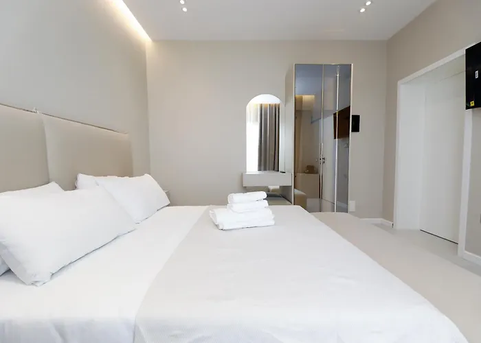 Christianna Free Parking 3* Vlorë