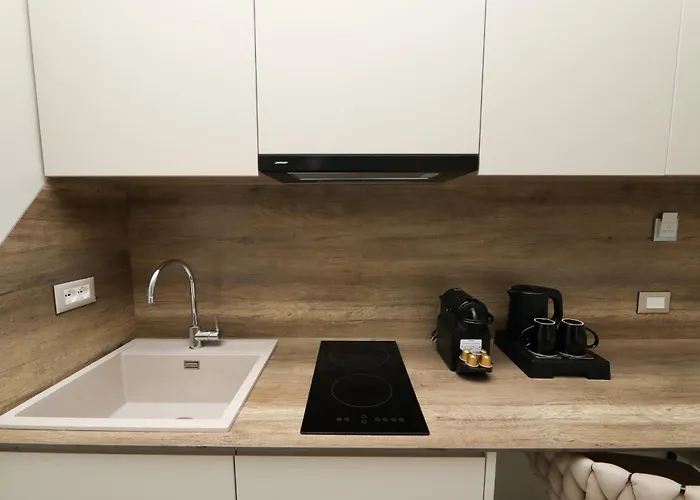 Christianna Free Parking Vlorë