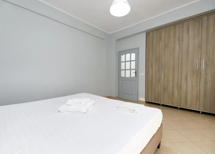 Christianna Free Parking 3*