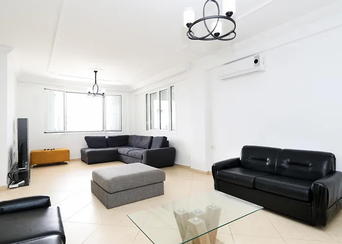 Christianna Free Parking Vlorë