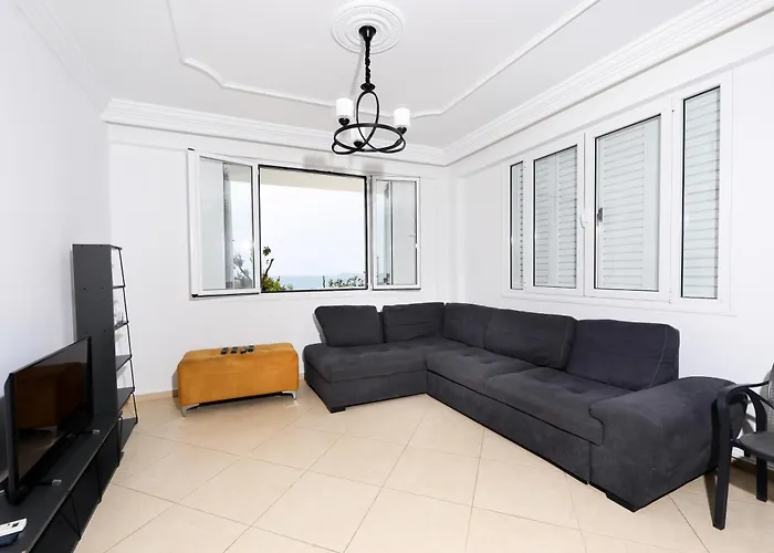 Christianna Free Parking 3* Vlorë